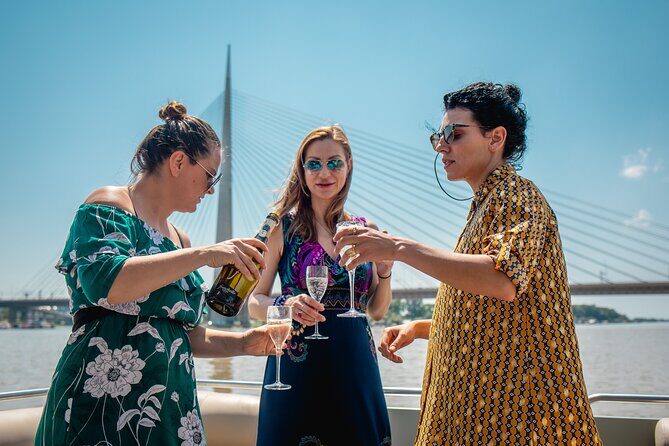 2 hours / Sightseeing Boat cruise Drinks Included - Price and timing: does $106.92 feel worth it?