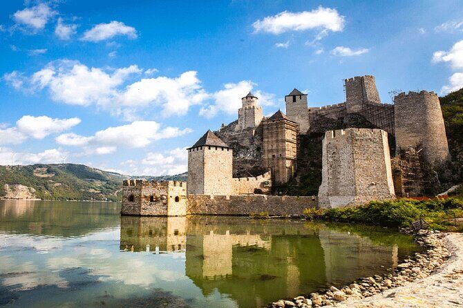 Iron Gate NP Tour with 1-hour speedboat ride + 2 viewpoints - Tekija speedboat time: the Danube gorge from water level