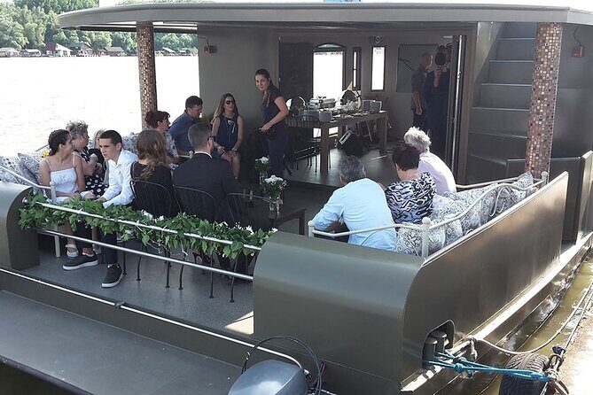 Private Boat Tour in Belgrade - What’s included: drinks, snacks, music, and staff