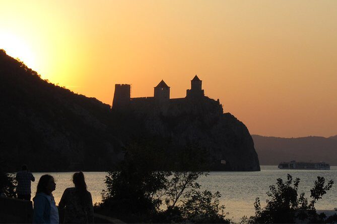 Private Day Tour to Iron Gate Gorge and Golubac Fortress - Lunch on the Danube Promenade: The Meal Moment You’ll Remember